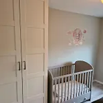 Familievennlig Bolig Med Fine Utearealer *