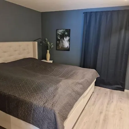 Familievennlig Bolig Med Fine Utearealer * 산데피요르드