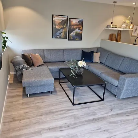 Vakantiehuis Familievennlig Bolig Med Fine Utearealer *