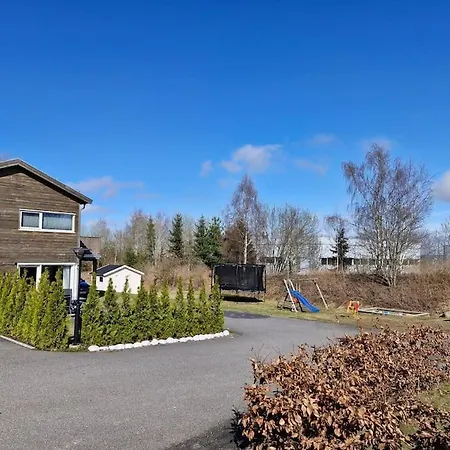 Familievennlig Bolig Med Fine Utearealer Holiday home