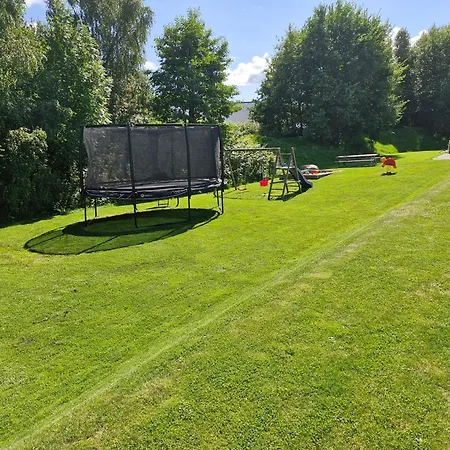 Familievennlig Bolig Med Fine Utearealer Tatil Evi
