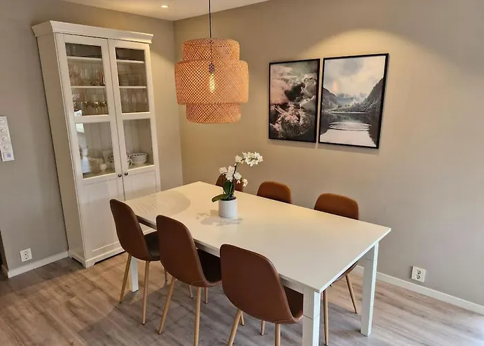 Familievennlig Bolig Med Fine Utearealer 桑讷菲尤尔